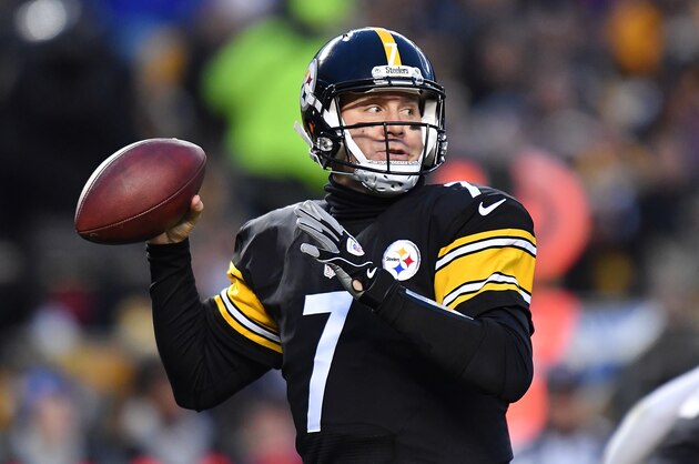 PITTSBURGH, PA - DECEMBER 04:  Ben Roethlisberger #7 of the Pittsburgh Steelers drops back to pass in the first quarter during the game against the New York Giants at Heinz Field on December 4, 2016 in Pittsburgh, Pennsylvania. (Photo by Jamie Sabau/Getty Images)