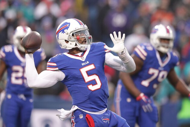 ORCHARD PARK, NY - DECEMBER 24:  Tyrod Taylor #5 of the Buffalo Bills looks throw against the Miami Dolphins during the first half at New Era Stadium on December 24, 2016 in Orchard Park, New York.  (Photo by Brett Carlsen/Getty Images)