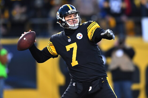 PITTSBURGH, PA - DECEMBER 25:  Ben Roethlisberger #7 of the Pittsburgh Steelers drops back to pass in the first half during the game against the Baltimore Ravens at Heinz Field on December 25, 2016 in Pittsburgh, Pennsylvania. (Photo by Joe Sargent/Getty Images)