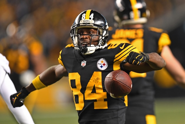 PITTSBURGH, PA - DECEMBER 25:  Antonio Brown #84 of the Pittsburgh Steelers reacts after a catch in the second half during the game against the Baltimore Ravens at Heinz Field on December 25, 2016 in Pittsburgh, Pennsylvania. (Photo by Joe Sargent/Getty Images)