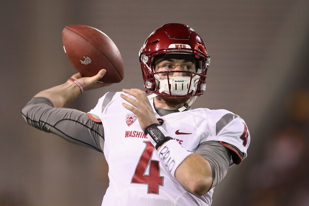 TEMPE, AZ - OCTOBER 22:  Quarterback Luke Falk #4 of the Washington State Cougars warms up before the college football game against the Arizona State Sun Devils at Sun Devil Stadium on October 22, 2016 in Tempe, Arizona.  (Photo by Christian Petersen/Getty Images)