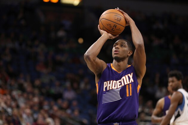 MINNEAPOLIS, MN -  DECEMBER 19:  Brandon Knight #11 of the Phoenix Suns shoots a free throw against the Minnesota Timberwolves on December 19, 2016 at Target Center in Minneapolis, Minnesota. NOTE TO USER: User expressly acknowledges and agrees that, by downloading and or using this Photograph, user is consenting to the terms and conditions of the Getty Images License Agreement. Mandatory Copyright Notice: Copyright 2016 NBAE (Photo by Jordan Johnson/NBAE via Getty Images)