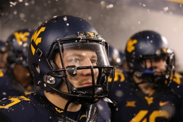 West Virginia quarterback Skyler Howard (3)during the first half/ second half of an NCAA college football game, Saturday, Nov. 19, 2016, in Morgantown, W.Va. (AP Photo/Raymond Thompson)
