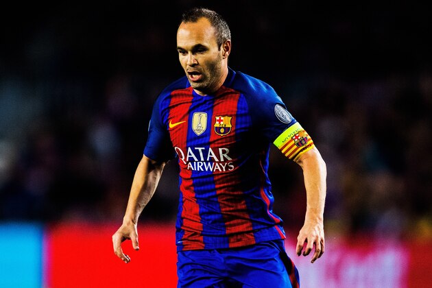 BARCELONA, SPAIN - DECEMBER 06:  Andres Iniesta of Barcelona in action during the UEFA Champions League match between FC Barcelona and VfL Borussia Moenchengladbach at Camp Nou stadium on December 06, 2016 in Barcelona, Spain.  (Photo by Vladimir Rys Photography/Getty Images)