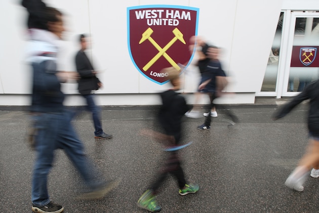 LONDON, ENGLAND - SEPTEMBER 10:  West Ham United fans make their way to the stadiumduring the Premier League match between West Ham United and Watford at Olympic Stadium on September 10, 2016 in London, England.  (Photo by Mark Thompson/Getty Images)