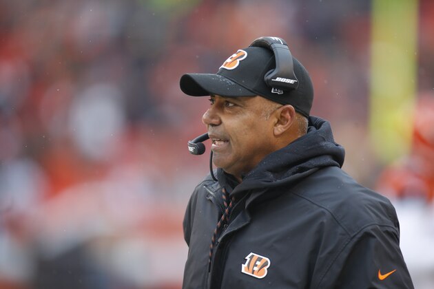 CLEVELAND, OH - DECEMBER 11:  Marvin Lewis of the Cincinnati Bengals looks on against the Cleveland Browns at Cleveland Browns Stadium on December 11, 2016 in Cleveland, Ohio. (Photo by Justin K. Aller/Getty Images)
