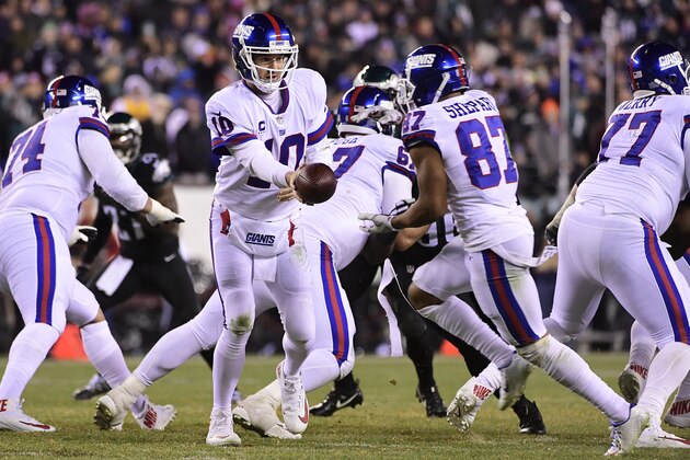 PHILADELPHIA, PA - DECEMBER 22: Eli Manning #10 of the New York Giants hands off to Sterling Shepard #87 of the New York Giants during the fourth quarter at Lincoln Financial Field on December 22, 2016 in Philadelphia, Pennsylvania. The Eagles won 24-19. The Eagles won 24-19. (Photo by Corey Perrine/Getty Images)