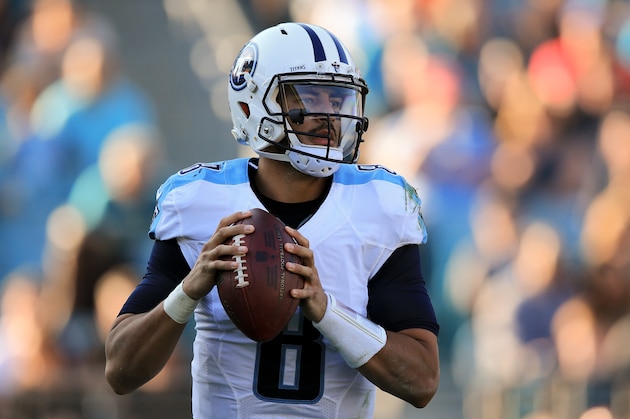 JACKSONVILLE, FL - DECEMBER 24: Marcus Mariota #8 of the Tennessee Titans in action during the second half of the game against the Jacksonville Jaguars at EverBank Field on December 24, 2016 in Jacksonville, Florida. (Photo by Rob Foldy/Getty Images)