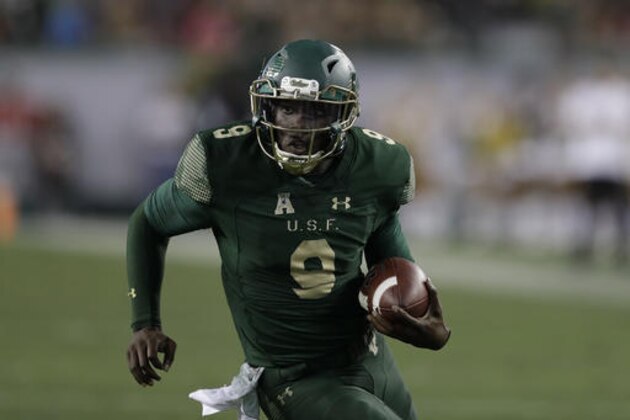 South Florida quarterback Quinton Flowers (9) rushes against Navy during the third quarter of an NCAA college football game Friday, Oct. 28, 2016, in Tampa, Fla. (AP Photo/Chris O'Meara)