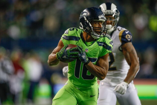 SEATTLE, WA - DECEMBER 15:  Wide receiver Tyler Lockett #16 of the Seattle Seahawks rushes for a touchdown against the Los Angeles Rams at CenturyLink Field on December 15, 2016 in Seattle, Washington.  (Photo by Otto Greule Jr/Getty Images)