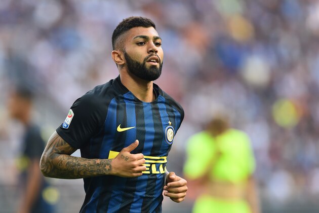 Inter Milan's Brazilian forward Gabriel Barbosa runs during the Italian Serie A football match Inter Milan vs Bologna at the San Siro stadium in Milan on September 25,  2016.  / AFP / GIUSEPPE CACACE        (Photo credit should read GIUSEPPE CACACE/AFP/Getty Images)