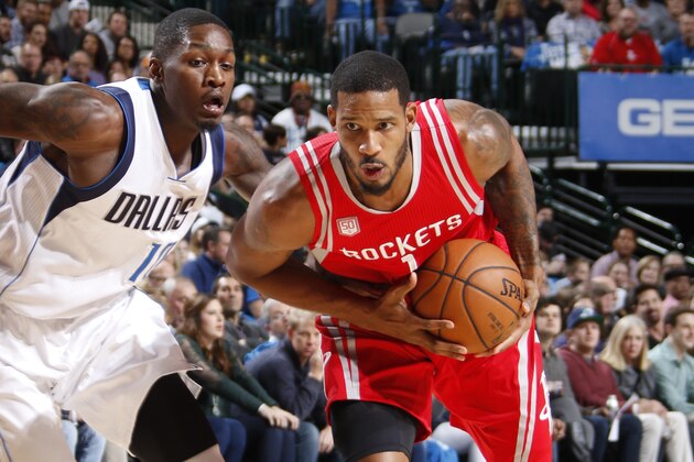 DALLAS, TX - DECEMBER 27: Trevor Ariza #1 of the Houston Rockets handles the ball against the Dallas Mavericks on December 27, 2016 at the American Airlines Center in Dallas, Texas. NOTE TO USER: User expressly acknowledges and agrees that, by downloading and or using this photograph, User is consenting to the terms and conditions of the Getty Images License Agreement. Mandatory Copyright Notice: Copyright 2016 NBAE (Photo by Danny Bollinger/NBAE via Getty Images)