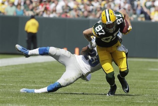 Green Bay Packers' Jordy Nelson catches a pass in front of Detroit Lions' Darius Slay during the first half of an NFL football game Sunday, Sept. 25, 2016, in Green Bay, Wis. (AP Photo/Morry Gash)