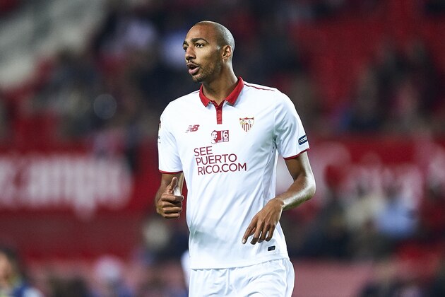 SEVILLE, SPAIN - NOVEMBER 11:  Steven N'Zonzi of Sevilla FC reacts during the match between Sevilla FC vs Boca Juniors as part of the friendly match 'Trofeo Antonio Puerta' at Ramon Sanchez Pizjuan stadium on November 11, 2016 in Seville, Spain.  (Photo by Aitor Alcalde Colomer/Getty Images)