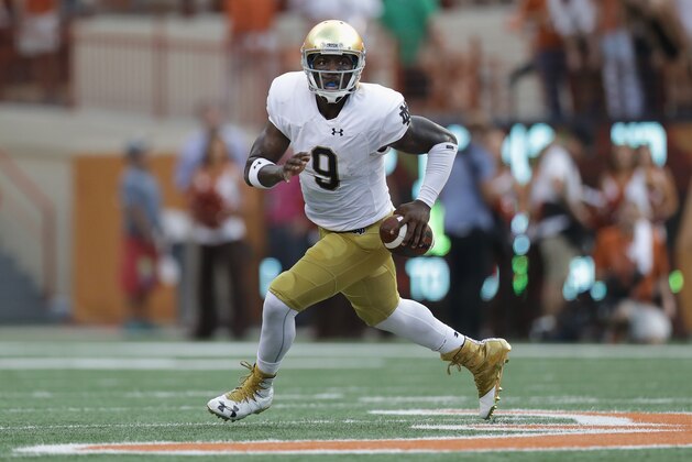 AUSTIN, TX - SEPTEMBER 04:  Malik Zaire #9 of the Notre Dame Fighting Irish runs out of the pocket during the first half against the Texas Longhorns at Darrell K. Royal-Texas Memorial Stadium on September 4, 2016 in Austin, Texas.  (Photo by Ronald Martinez/Getty Images)