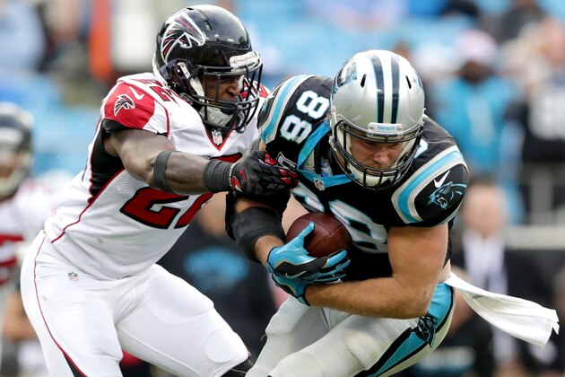 CHARLOTTE, NC - DECEMBER 24:   Greg Olsen #88 of the Carolina Panthers runs the ball against  Keanu Neal #22 of the Atlanta Falcons in the 2nd half during their game at Bank of America Stadium on December 24, 2016 in Charlotte, North Carolina.  (Photo by Streeter Lecka/Getty Images)