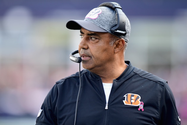 FOXBORO, MA - OCTOBER 16: Head coach Marvin Lewis of the Cincinnati Bengals looks on during the third quarter of a game against the New England Patriots at Gillette Stadium on October 16, 2016 in Foxboro, Massachusetts.  (Photo by Billie Weiss/Getty Images)