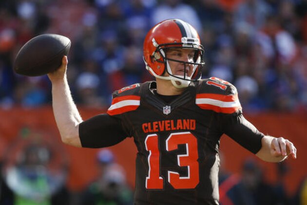 Cleveland Browns quarterback Josh McCown throws in the first half of an NFL football game against the New York Giants, Sunday, Nov. 27, 2016, in Cleveland. (AP Photo/Ron Schwane)