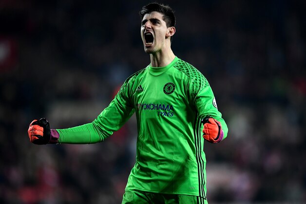 SUNDERLAND, ENGLAND - DECEMBER 14: Thibaut Courtois of Chelsea celebrates the final whistle during the Premier League match between Sunderland and Chelsea at Stadium of Light on December 14, 2016 in Sunderland, England.  (Photo by Laurence Griffiths/Getty Images)