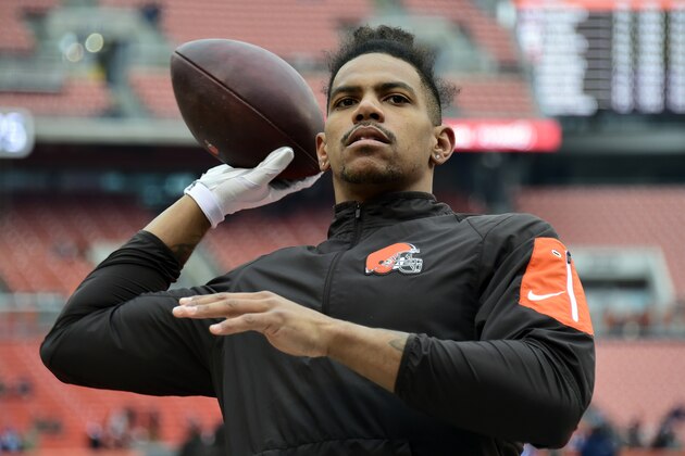 CLEVELAND, OH - DECEMBER 24:  Terrelle Pryor #11 of the Cleveland Browns warms up before the game against the San Diego Chargers at FirstEnergy Stadium on December 24, 2016 in Cleveland, Ohio. (Photo by Jason Miller/Getty Images)