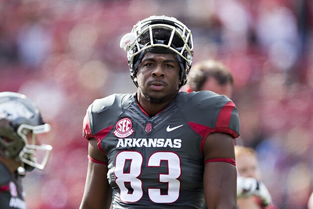 FAYETTEVILLE, AR - NOVEMBER 5:  Jeremy Sprinkle #83 of the Arkansas Razorbacks warming up before a game against the Florida Gators at Razorback Stadium on November 5, 2016 in Fayetteville, Arkansas.  The Razorbacks defeated the Gators 31-10.  (Photo by Wesley Hitt/Getty Images)