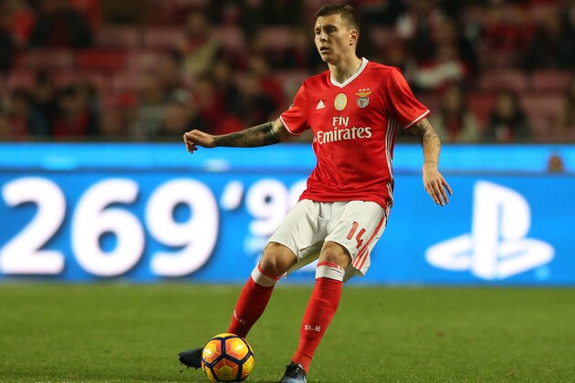 LISBON, PORTUGAL - DECEMBER 21: SL Benfica's defender from Sweden Victor Lindelof in action during the Primeira Liga match between SL Benfica and Rio Ave FC at Estadio da Luz on December 21, 2016 in Lisbon, Portugal.  (Photo by Gualter Fatia/Getty Images)