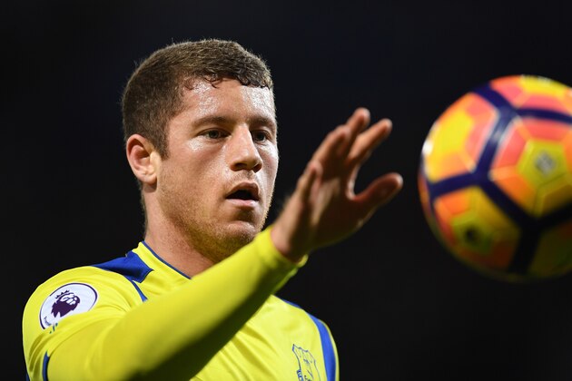 LEICESTER, ENGLAND - DECEMBER 26:  Ross Barkley of Everton in action during the Premier League match between Leicester City and Everton at The King Power Stadium on December 26, 2016 in Leicester, England.  (Photo by Laurence Griffiths/Getty Images)