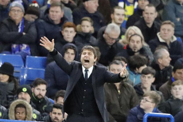 Chelsea's team manager Antonio Conte gestures during the English Premier League soccer match between Chelsea and Bournemouth at Stamford Bridge stadium in London, Monday, Dec. 26, 2016.(AP Photo/Frank Augstein)