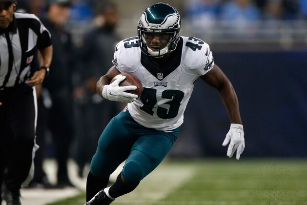 DETROIT, MI - NOVEMBER 26: Darren Sproles #43 of the Philadelphia Eagles carries the ball during game against the Detroit Lions at Ford Field on November 26, 2015 in Detroit, Michigan. The Detroit Lions defeat the Philadelphia Eagles 45-14. (Photo by Gregory Shamus/Getty Images)