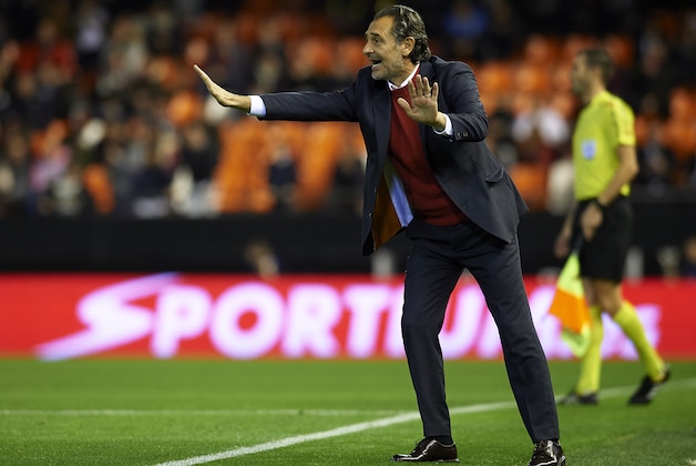 VALENCIA, SPAIN - DECEMBER 21:  Valencia CF manager Cesare Prandelli gives instructions during the Copa del Rey Round of 16 match between Valencia CF and CD Leganes at Estadio Mestalla on December 21, 2016 in Valencia, Spain.  (Photo by Manuel Queimadelos Alonso/Getty Images)