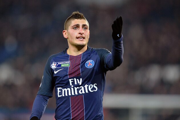 PARIS, FRANCE - DECEMBER 14:  Marco Verratti of Paris Saint-Germain argues with the referee during the French League Cup  match between Paris Saint-Germain and Lille LOSC on December 14, 2016 in Paris, France.  (Photo by Aurelien Meunier/Getty Images)