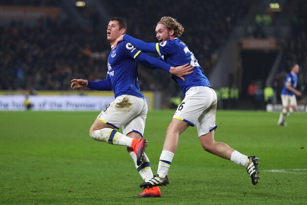 HULL, ENGLAND - DECEMBER 30:  Ross Barkley of Everton celebrates scoring his team's second goal to make the score 2-2 with team-mate Tom Davies (R) during the Premier League match between Hull City and Everton at KC Stadium on December 30, 2016 in Hull, England.  (Photo by Chris Brunskill Ltd/Getty Images)