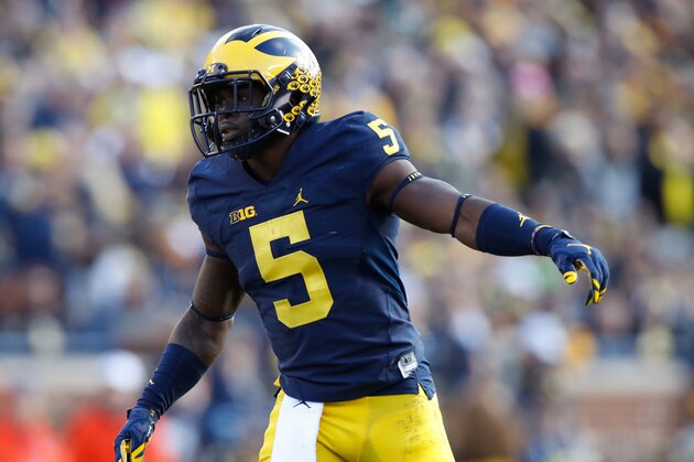 ANN ARBOR, MI - OCTOBER 22: Jabrill Peppers #5 of the Michigan Wolverines prepares for a snap while playing the Illinois Fighting Illini on October 22, 2016 at Michigan Stadium in Ann Arbor, Michigan. (Photo by Gregory Shamus/Getty Images)