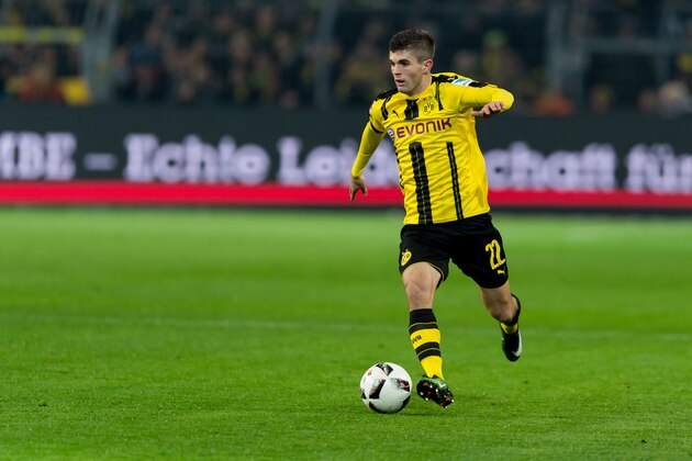 DORTMUND, GERMANY - DECEMBER 20: Christian Pulisic of Dortmund in action during the Bundesliga match between Borussia Dortmund and FC Augsburg at Signal Iduna Park on December 20, 2016 in Dortmund, Germany. (Photo by TF-Images/Getty Images)