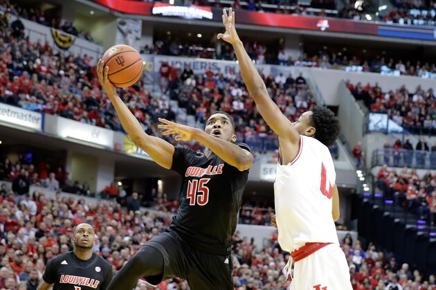INDIANAPOLIS, IN - DECEMBER 31:  Donovan Mitchell #45 of the Louisville Cardinals shoots the ball during the game against the Indiana Hoosiers in the Countdown Classic at Bankers Life Fieldhouse on December 31, 2016 in Indianapolis, Indiana.  (Photo by Andy Lyons/Getty Images)