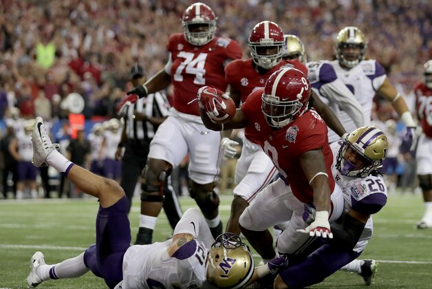 ATLANTA, GA - DECEMBER 31:  Bo Scarbrough #9 of the Alabama Crimson Tide scores a touchdown during the 2016 Chick-fil-A Peach Bowl at the Georgia Dome on December 31, 2016 in Atlanta, Georgia.  (Photo by Streeter Lecka/Getty Images)