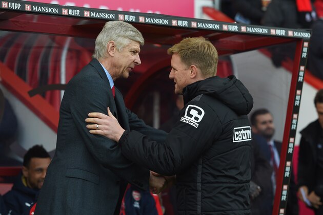 BOURNEMOUTH, ENGLAND - FEBRUARY 07:  Arsene Wenger manager of Arsenal and Eddie Howe manager of Bournemouth shake hands prior to the Barclays Premier League match between A.F.C. Bournemouth and Arsenal at the Vitality Stadium on February 7, 2016 in Bournemouth, England.  (Photo by Michael Regan/Getty Images)
