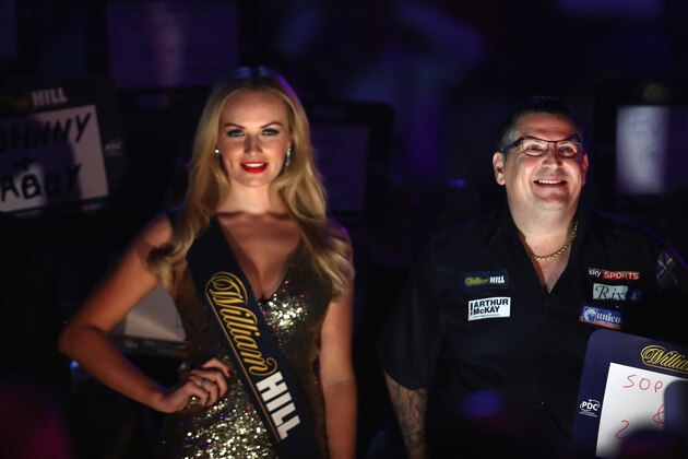 LONDON, ENGLAND - JANUARY 01:  Gary Anderson of Great Britain 'walks on' ahead of his game against Peter Wright of Great Britain during their semi-final match on day fourteen of the 2017 William Hill PDC World Darts Championships at Alexandra Palace on January 1, 2017 in London, England.  (Photo by Bryn Lennon/Getty Images)