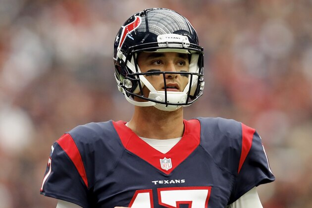 HOUSTON, TX - NOVEMBER 27: Brock Osweiler #17 of the Houston Texans jogs onto the field in the first quarter against the San Diego Chargers at NRG Stadium on November 27, 2016 in Houston, Texas. (Photo by Tim Warner/Getty Images)