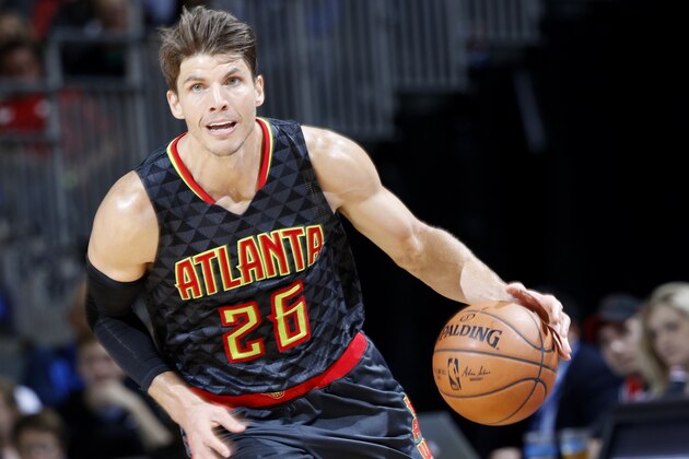 OMAHA, NE - OCTOBER 20: Kyle Korver #26 of the Atlanta Hawks handles the ball against the Chicago Bulls on October 20, 2016 at CenturyLink Center in Omaha, Nebraska. NOTE TO USER: User expressly acknowledges and agrees that, by downloading and or using this Photograph, User is consenting to the terms and conditions of the Getty Images License Agreement. Mandatory Copyright Notice: Copyright 2016 NBAE (Photo by Joe Robbins/NBAE via Getty Images)