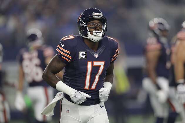 ARLINGTON, TX - SEPTEMBER 25:  Alshon Jeffery #17 of the Chicago Bears at AT&T Stadium on September 25, 2016 in Arlington, Texas.  (Photo by Ronald Martinez/Getty Images)