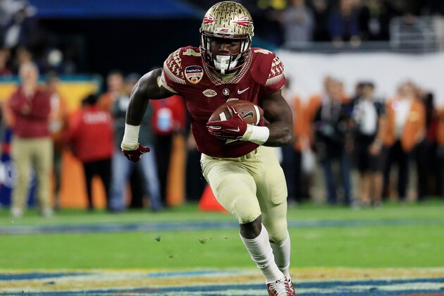 MIAMI GARDENS, FL - DECEMBER 30:  Dalvin Cook #4 of the Florida State Seminoles carries the ball in the first quarter against the Michigan Wolverines during the Capitol One Orange Bowl at Sun Life Stadium on December 30, 2016 in Miami Gardens, Florida.  (Photo by Mike Ehrmann/Getty Images)