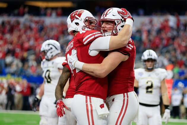ARLINGTON, TX - JANUARY 02:  Troy Fumagalli #81 of the Wisconsin Badgers celebrates a touchdown in the fourth quarter during the 81st Goodyear Cotton Bowl Classic between Western Michigan and Wisconsin at AT&T Stadium on January 2, 2017 in Arlington, Texas.  (Photo by Ron Jenkins/Getty Images)