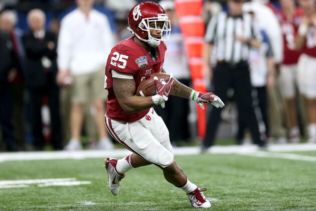 NEW ORLEANS, LA - JANUARY 02:  Joe Mixon #25 of the Oklahoma Sooners runs with the ball against the Auburn Tigers during the Allstate Sugar Bowl at the Mercedes-Benz Superdome on January 2, 2017 in New Orleans, Louisiana.  (Photo by Matthew Stockman/Getty Images)