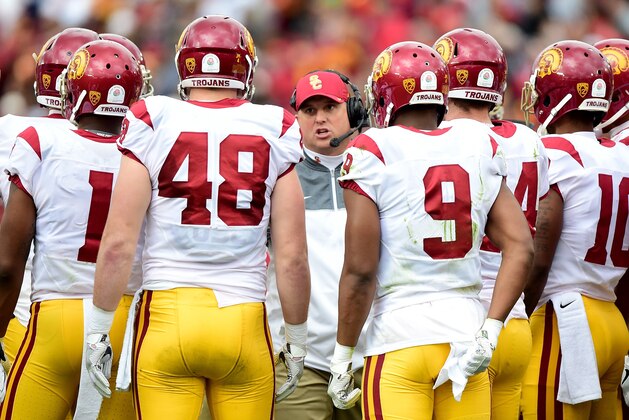 PASADENA, CA - JANUARY 02:  USC Trojans head coach Clay Helton talks with players during the 2017 Rose Bowl Game presented by Northwestern Mutual against the Penn State Nittany Lions at the Rose Bowl on January 2, 2017 in Pasadena, California.  (Photo by Harry How/Getty Images)