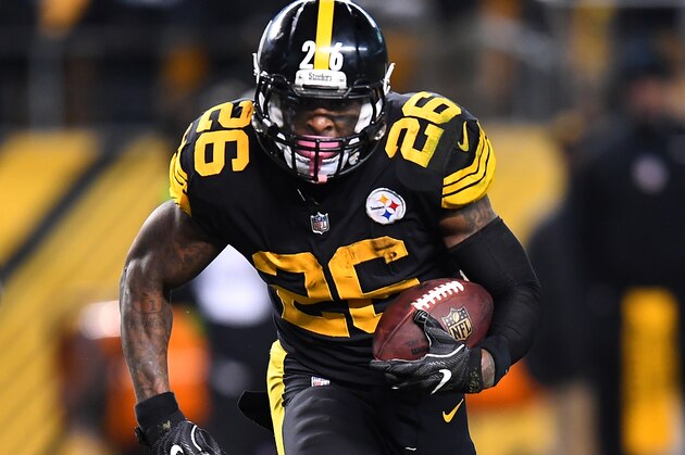 PITTSBURGH, PA - DECEMBER 25: Le'Veon Bell #26 of the Pittsburgh Steelers in action during the game against the ''Baltimore Ravens at Heinz Field on December 25, 2016 in Pittsburgh, Pennsylvania. (Photo by Joe Sargent/Getty Images) *** Local Caption ***