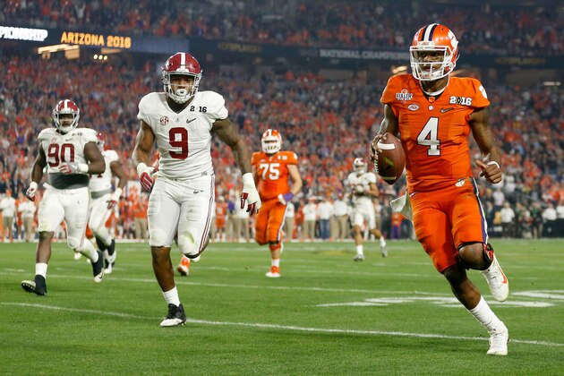 GLENDALE, AZ - JANUARY 11:  Deshaun Watson #4 of the Clemson Tigers runs the ball in the third quarter against Da'Shawn Hand #9 of the Alabama Crimson Tide during the 2016 College Football Playoff National Championship Game at University of Phoenix Stadium on January 11, 2016 in Glendale, Arizona.  (Photo by Christian Petersen/Getty Images)