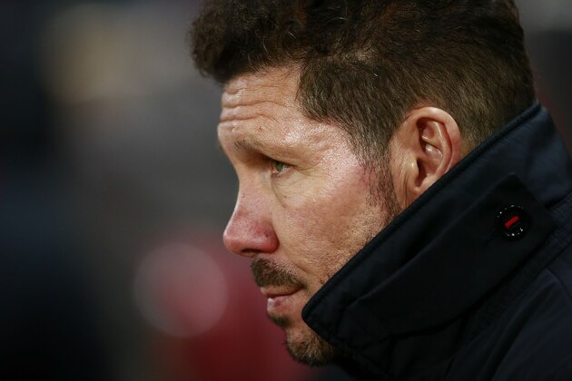 MADRID, SPAIN - DECEMBER 20: Coach Diego Pablo Simeone of Atletico de Madrid looks on from the bench prior to start the Copa del Rey Round of 16 match between Club Atletico de Madrid and CD Guijuelo at Vicente Calderon stadium on December 20, 2016 in Madrid, Spain. (Photo by Gonzalo Arroyo Moreno/Getty Images) MADRID, SPAIN - DECEMBER 20: Coach Diego Pablo Simeone of Atletico de Madrid looks on from the bench prior to start the Copa del Rey Round of 16 match between Club Atletico de Madrid and CD Guijuelo at Vicente Calderon stadium on December 20, 2016 in Madrid, Spain. (Photo by Gonzalo Arroyo Moreno/Getty Images)