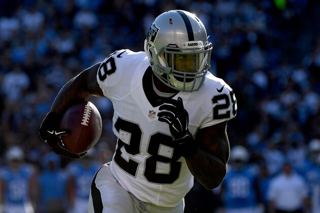 SAN DIEGO, CA - DECEMBER 18: Runningback Latavius Murray #28 of the Oakland Raiders runs for a gain during his team's game against the San Diego Chargers at Qualcomm Stadium on December 18, 2016 in San Diego, California. (Photo by Donald Miralle/Getty Images)