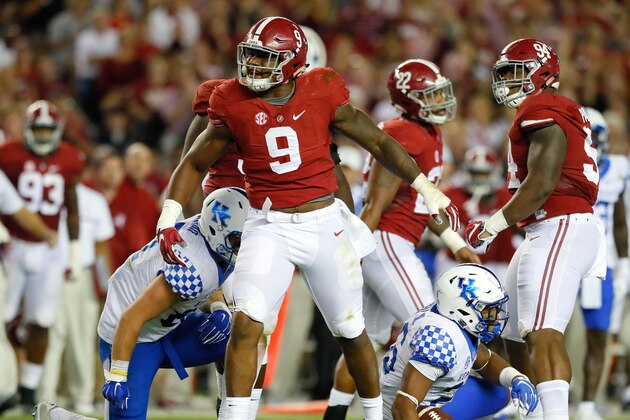 TUSCALOOSA, AL - OCTOBER 01:  Da'Shawn Hand #9 of the Alabama Crimson Tide reacts after tackling Benjamin Snell Jr. #26 of the Kentucky Wildcats at Bryant-Denny Stadium on October 1, 2016 in Tuscaloosa, Alabama.  (Photo by Kevin C. Cox/Getty Images)